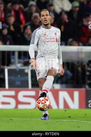 Firo: 13.03.2019 Fuvuball, la UEFA Champions League, CL, stagione 2018/2019, round di 16, ritorno partita FC Bayern Munich - Liverpool 1: 3, Virgilio van Dijk, Liverpool FC, Liverpool, singola azione | Utilizzo di tutto il mondo Foto Stock