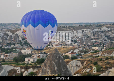 Volo in mongolfiera in Cappadocia, Turchia Foto Stock