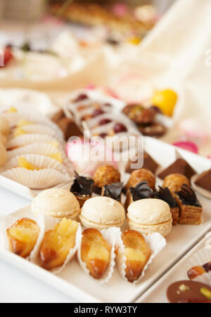 Caramelle sul tavolo per banchetti - foto scattata durante l'evento di catering Foto Stock