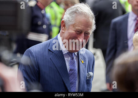 Il Principe di Galles visitare Royal Albert Dock Liverpool per celebrare il Dock è di nuovo Royal stato avanti del 175mo anniversario nel 2021 della sua apertura da Prince Albert. Sua altezza reale permetterà di visitare le attrazioni e le aziende locali, incluso l'International Slavery Museum. Dotato di: Prince Charles, Principe di Galles dove: Liverpool, Regno Unito quando: 12 Feb 2019 Credit: Graham Finney/WENN Foto Stock