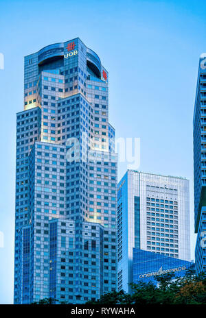 Singapore, Singapore - 29 Febbraio 2016: uno di Raffles Place e UOB Plaza nel centro cittadino di Core dello skyline di Singapore. United Overseas Bank si trova in Pl Foto Stock