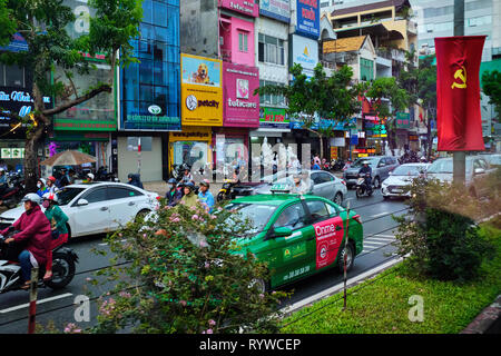 Nella foto sono le strade trafficate a Ho Chi Minh City durante le ore di punta in Vietnam. Foto Stock