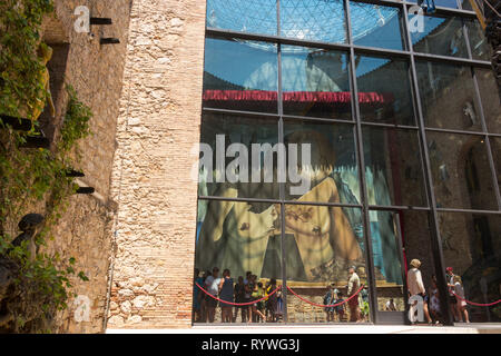 FIGUERES, Spagna-luglio 17, 2017: Hall con "sipario per il labirinto' nel teatro di Dali. Il teatro di Dali e Museum è un museo di Salvador Dali in Figu Foto Stock