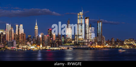 Hudson grattacieli di cantieri in costruzione a Midtown West Manhattan, redifining sullo skyline di New York Foto Stock