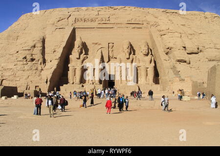 Il Grande Tempio di Ramesses II Abu Simbel in Nubia, Alto Egitto, Nord Africa e Medio Oriente Foto Stock