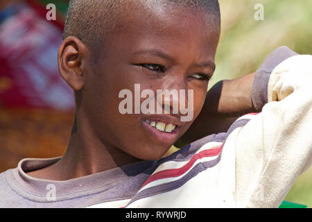 Ritratto di un giovane ragazzo, Miandrivazo, Madagascar. Foto Stock