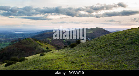 Panorama della parte meridionale della Malvern Hills con herefordshire beacon Foto Stock