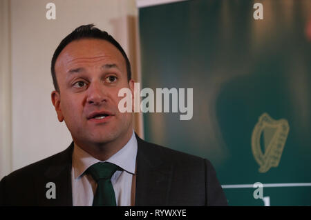 Taoiseach Leo Varadkar arrivando al Drake Hotel di Chicago dove incontrerà con supporto di emigrati gruppi come egli continua la sua visita negli Stati Uniti. Foto Stock