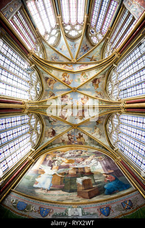 Fontaine-Chaalis (Francia settentrionale): Abbazia di Chaalis. St MaryÕs Cappella (ÒChapelle Sainte-Marie'). Gli affreschi rinascimentali e Vetrate di chiesa Foto Stock