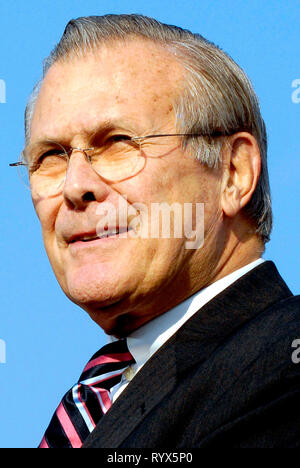 Donald Rumsfeld - *09.07.1932: uomo politico americano e XXI Stati Uniti Segretario della Difesa dal 2001 al 2006. Foto Stock