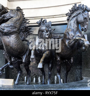 LONDON, Regno Unito - 11 Marzo : i cavalli di Helios Statua in Piccadilly Londra il 11 marzo 2019 Foto Stock