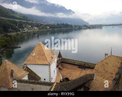 Il Castello di Chillon, Montreaux svizzera. sul Lago di Ginevra è pronta a guardia del lago come è per molti anni e tenere il suo posto nella storia Foto Stock