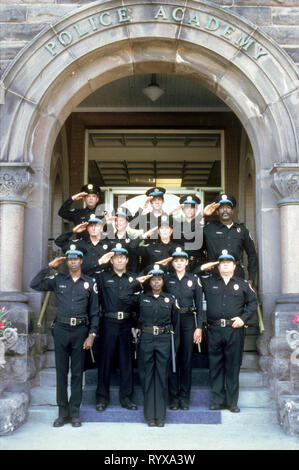 MARION RAMSEY, Kim Cattrall, Steve Guttenberg, BRUCE MAHLER, G.W. BAILEY, BUBBA SMITH, DONOVAN SCOTT, ANDREW RUBIN, LESLIE EASTERBROOK, MICHAEL WINSLOW Accademia di polizia 1984 Foto Stock