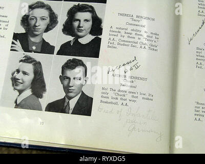 Vittime di Guerra in Bristol Scuola di alta classe di 1942 e molti altri annuari in tutta l'America durante la Seconda Guerra Mondiale. Foto Stock