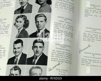 Vittime di Guerra in Bristol Scuola di alta classe di 1942 e molti altri annuari in tutta l'America durante la Seconda Guerra Mondiale. Foto Stock