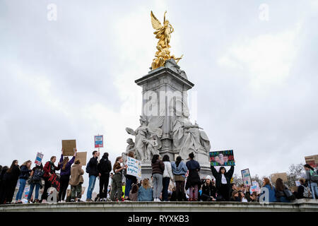 Xv March​ 2019. Sciopero della gioventù 4 Clima, Londra, Regno Unito. Credito: Rokas Juozapavicius/Alamy Live News Foto Stock