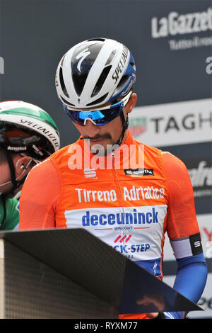 Foligno, Italia. Xv Mar, 2019. Julian Alaphilippe di Deceuninck - Quick Step durante il 3eme etape Pomarance - Foligno Tirreno - Adriatico foto - Laurent Lairys /MAXPPP Credito: Laurent Lairys/Agence Locevaphotos/Alamy Live News Foto Stock