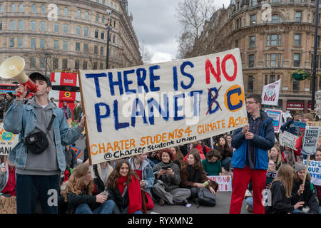 Londra, Regno Unito. 15 marzo 2019. Sciopero studentesco per il cambiamento climatico in Piazza Parlament e Buckingham Palace credito: Vincenzo Lullo credito: Vincenzo Lullo/Alamy Live News Foto Stock