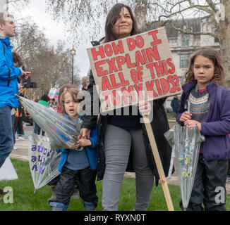 Londra, Regno Unito. 15 marzo 2019. Sciopero studentesco per il cambiamento climatico in Piazza Parlament e Buckingham Palace credito: Vincenzo Lullo credito: Vincenzo Lullo/Alamy Live News Foto Stock