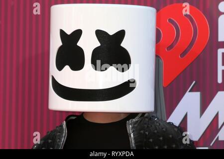 Los Angeles, CA, Stati Uniti d'America. Xiv Mar, 2019. Marshmello presso gli arrivi per 2019 iHeartRadio Music Awards - Parte 2, Microsoft Theatre, Los Angeles, CA Marzo 14, 2019. Credito: Priscilla concedere/Everett raccolta/Alamy Live News Foto Stock