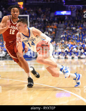 Marzo 15, 2019; Kentucky Wildcats guard Tyler Herro (14) rigidi per il cesto contro Alabama Crimson Tide durante un SEC campionato di serie gioco tra l'Alabama Crimson Tide vs Kentucky Wildcats alla Bridgestone Arena di Nashville, TN (obbligatorio Photo credit: Steve Roberts/Cal Sport Media) Foto Stock