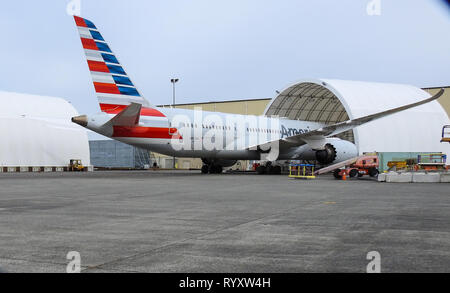 Everett, WA / STATI UNITI D'AMERICA - 03/14/2019: la US Federal Aviation Administration a terra tutti i Boeing 373 Max aeromobile in noi dopo Ethopian disastro aereo, a seguito di azioni analoghe in Europa e altrove. Questo velivolo è in manutenzione all'impianto di Boeing a Washington. Credito: Rick Beauregard/Alamy Live News Foto Stock