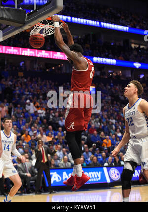Marzo 15, 2019; Alabama Crimson Tide avanti Donta Hall (0) sbatte la palla contro il Kentucky Wildcats durante un SEC campionato di serie gioco tra l'Alabama Crimson Tide vs Kentucky Wildcats alla Bridgestone Arena di Nashville, TN (obbligatorio Photo credit: Steve Roberts/Cal Sport Media) Foto Stock