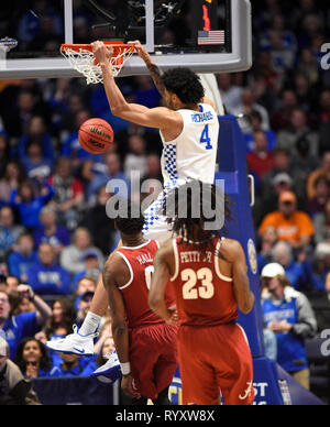 Marzo 15, 2019; Kentucky Wildcats avanti Nick Richards (4) sbatte contro Alabama Crimson Tide durante un SEC campionato di serie gioco tra l'Alabama Crimson Tide vs Kentucky Wildcats alla Bridgestone Arena di Nashville, TN (obbligatorio Photo credit: Steve Roberts/Cal Sport Media) Foto Stock