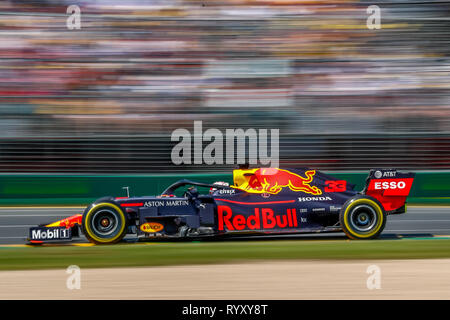 Melbourne, Victoria, Australia. 16 Mar, 2019. Campionato del Mondo di Formula Uno FIA 2019 - Formula Uno Rolex Australian Grand Prix. Formula Uno libere tre - No.33 Max Verstappen (Paesi Bassi) Racing per Aston Martin Red Bull Racing Team alla guida della sua Red Bull Racing Honda RB15. Credito: Brett keating/Alamy Live News Foto Stock