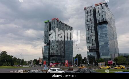 Bucarest, Romania - 20 Maggio 2017: vista del City Gate Towers situato in Free Press Square, a Bucarest, in Romania. Maggio 20, 2017 Foto Stock