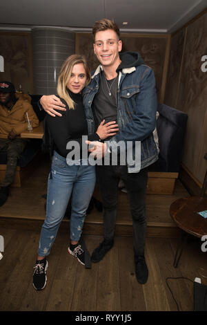 Laura gru e Tristan Phipps frequentare la nozione Magazine x Zubrowka ascolto party presso il H Club con il rapper Kelvyn Colt offre: Tristan Phipps, Laura gru dove: Londra, Regno Unito quando: 12 Feb 2019 Credit: Phil Lewis/WENN.com Foto Stock