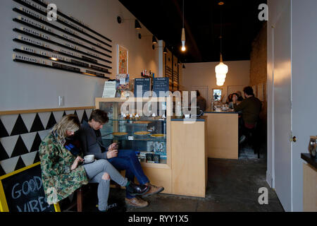 Quattro & venti Merli Pie contatore, 634 Dean St, Brooklyn, New York. interno di un grafico a torta gourmet e coffee shop in Prospect Heights Foto Stock