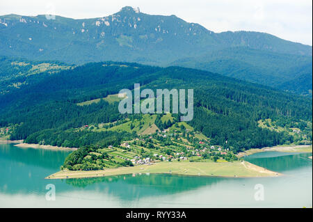 Lacul Izvorul Muntelui (Lago di Bicaz) in Bicaz, Romania. Il 23 luglio 2009 © Wojciech Strozyk / Alamy Stock Photo Foto Stock