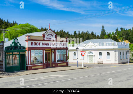 NASEBY NUOVA ZELANDA - Ottobre 22 2019; l'architettura coloniale negozio storico fronti nel piccolo Central Otago città di Naseby. Foto Stock