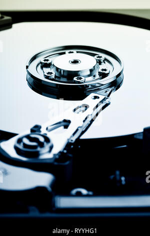 Close up di aprire il computer il disco rigido (HDD) Foto Stock