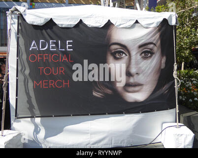 LOS ANGELES, CA - 10 agosto: Singer Adele esegue in concerto il 10 agosto 2016 su Adele 2016/2017 Live tour presso Staples Center di Los Angeles, California. Foto di Barry re/Alamy Stock Photo Foto Stock
