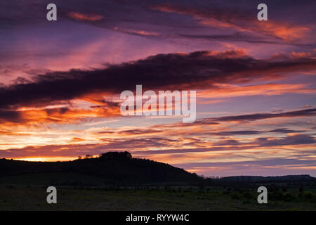 Tramonto a Cranborne Chase da vicino Fovant, Wiltshire, Inghilterra, Regno Unito, novembre 2017 Foto Stock