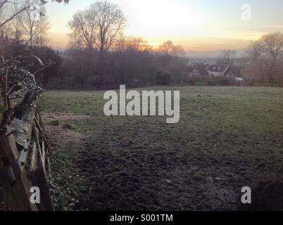 Vista invernale su campi al tramonto Ashbury Vale of White Horse Oxfordshire Foto Stock