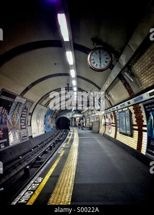 Kentish Town piattaforma sotterranea - TFL Foto Stock