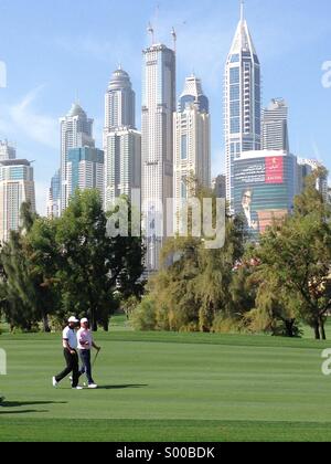 Tiger Woods e Fred le coppie in riproduzione in Dubai Desert Classic torneo di golf in Dubai 2014 Foto Stock