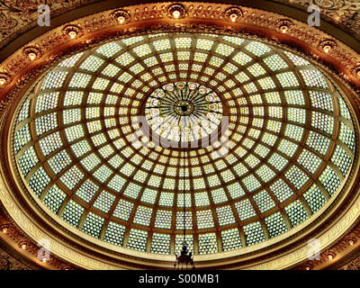 Il soffitto a cupola del Chicago Cultural Center di Chicago, Illinois. Foto Stock