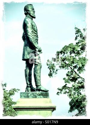 Statua di noi una guerra civile generale confederato Thomas 'Stonewall' Jackson segnando il suo sepolcro in Lexington, Virginia, Stati Uniti d'America. Foto Stock