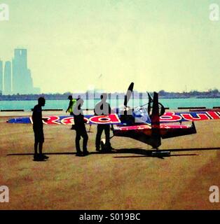 Il piano si prepara a prendere il via al Red Bull Air Race World Championship 2014 Abu Dhabi Foto Stock