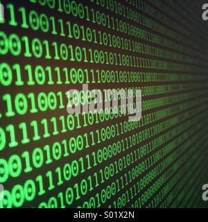 Codice binario sullo schermo del computer Foto Stock