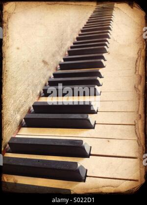 Vecchia tastiera per pianoforte. Foto Stock