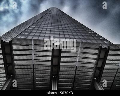 Il Grattacielo Shard visto da London Bridge stazione ferroviaria, Londra. Foto Stock