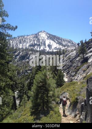 Sentiero escursionistico a cascata cade in Lake Tahoe California. Foto Stock