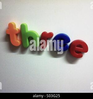 La parola tre in lettere Foto Stock
