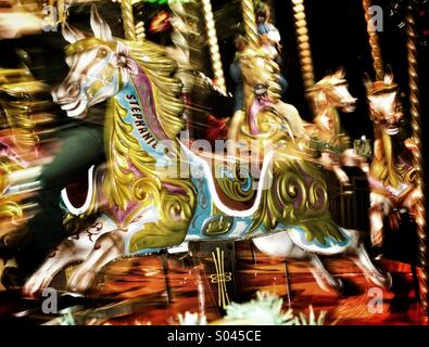 Fiera carosello a cavallo con sfocatura del movimento Foto Stock