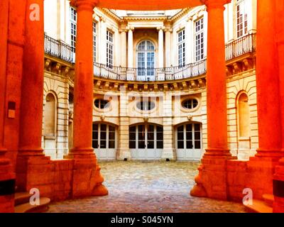 Cortile interno di un hotel particulier a Parigi Foto Stock